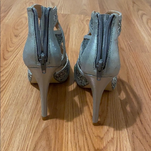 Shoes - Picture 2 of 4